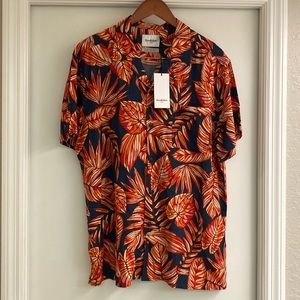 Goodfellow & Co men’s casual bottom down floral shirt. Size large.